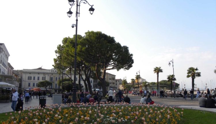 Piazza Matteotti lungolago Desenzano