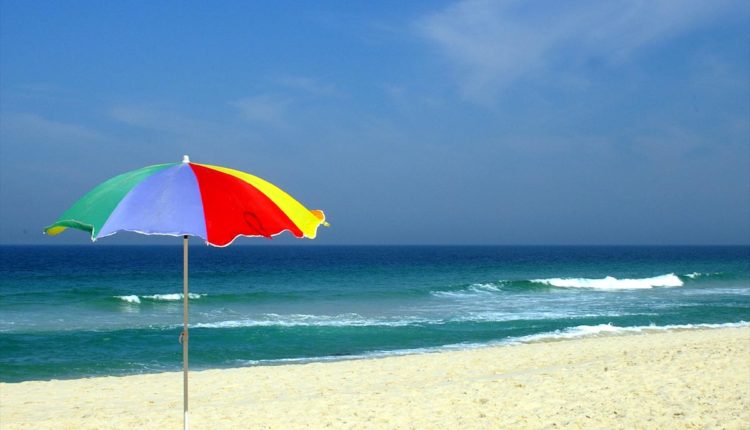 mare spiaggia ombrellone