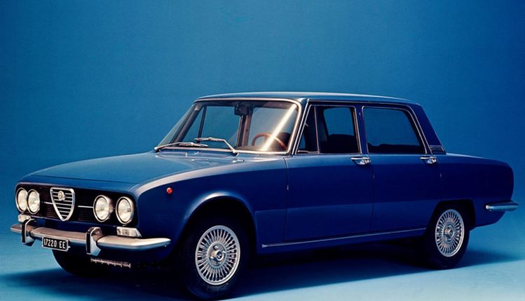 Alfa_Romeo-2000_Berlina_1971_