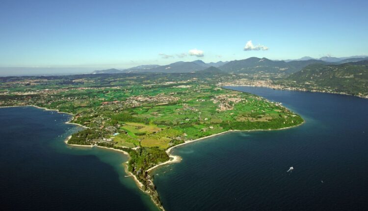 Veduta di San Felice del Benaco.
