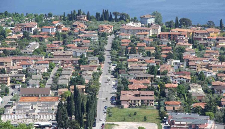 Viale Ugo Foscolo