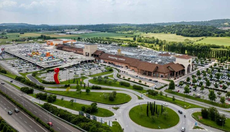 Leone Shopping Center.