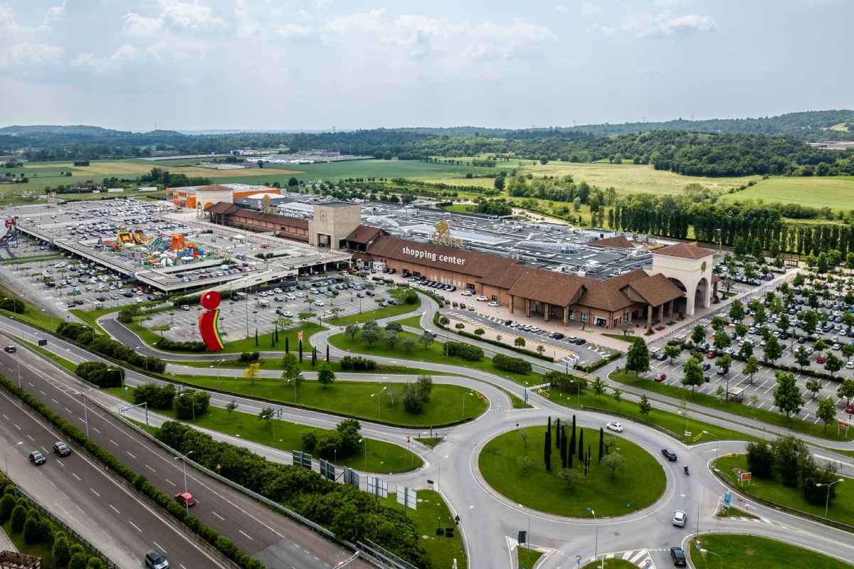 Leone Shopping Center.