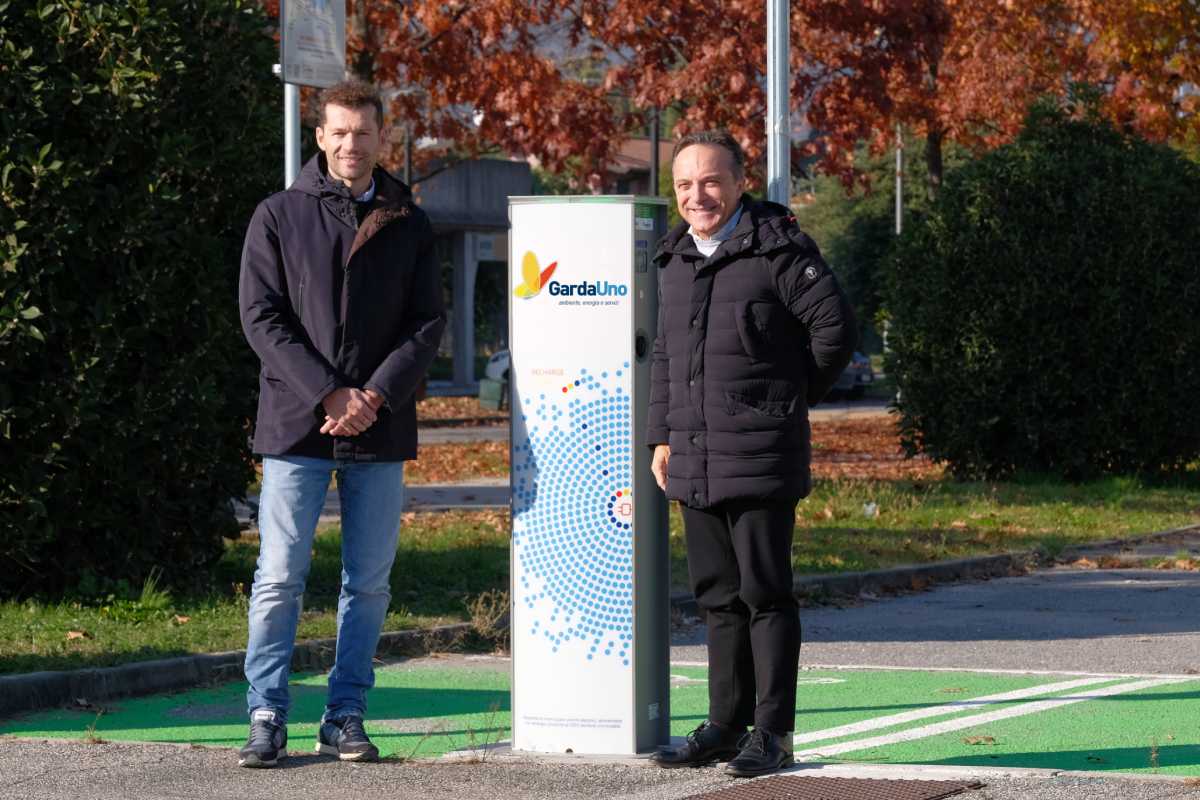 2Garda-Uno-Inaugurazione-colonnina-di-ricarica-elettrica-Prevalle