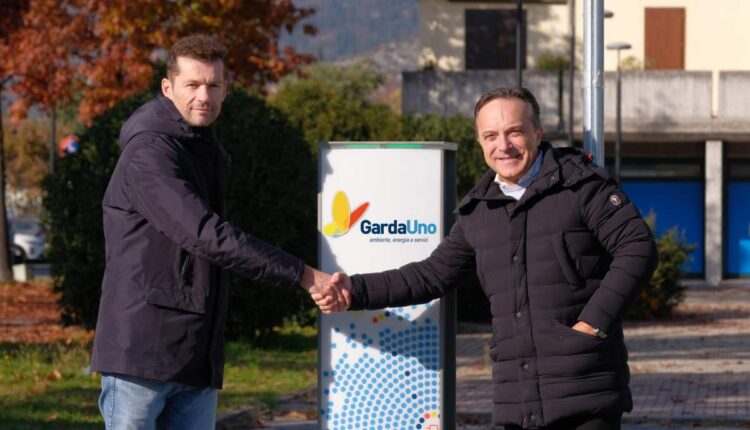 2Garda-Uno-Inaugurazione-colonnina-di-ricarica-elettrica-Prevalle