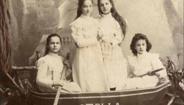Lorenzo Rosetti - Ritratto di quattro ragazze in posa in un’imbarcazione