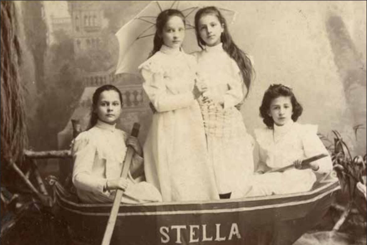 Lorenzo Rosetti - Ritratto di quattro ragazze in posa in un’imbarcazione