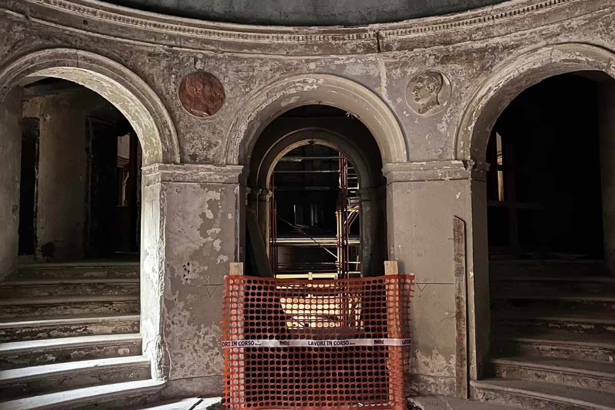 teatro comunale di Salò in fase di restauro